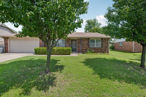 8966 E 56th Pl, Tulsa, OK, 74145-7929 | Card Image
