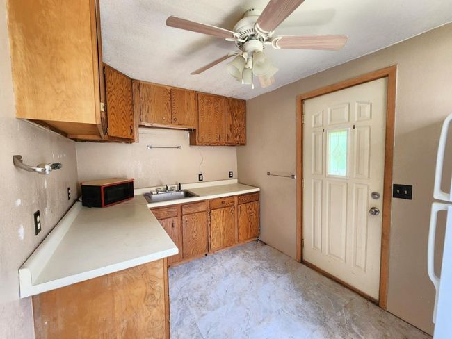 Kitchen | Image 8