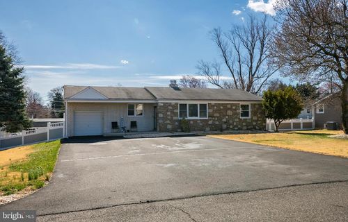 27 N Westview Ave, FEASTERVILLE TREVOSE, PA, 19053-4159 | Card Image