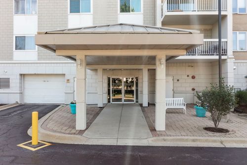 605-2020 Saint Regis Dr, Lombard, IL, 60148-4982 | Card Image