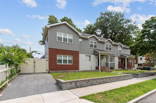8015 Little Neck Pkwy, Glen Oaks, NY, 11004-1217 | Card Image