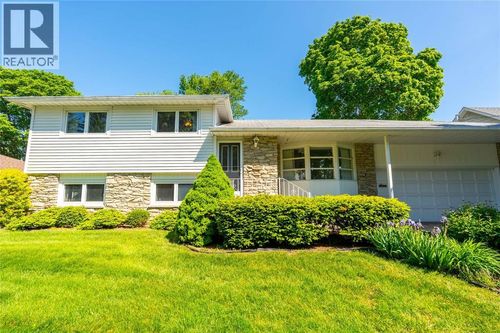 572 Highbury Pk, Sarnia, ON, N7V2J9 | Card Image