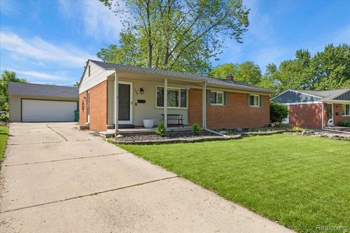 154 Nichols Dr, Saline, MI, 48176-1017 | Card Image