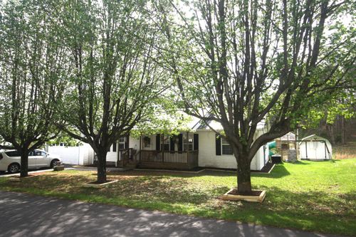 1742 Jackson Co High School Rd, Mc Kee, KY, 40447-9149 | Card Image