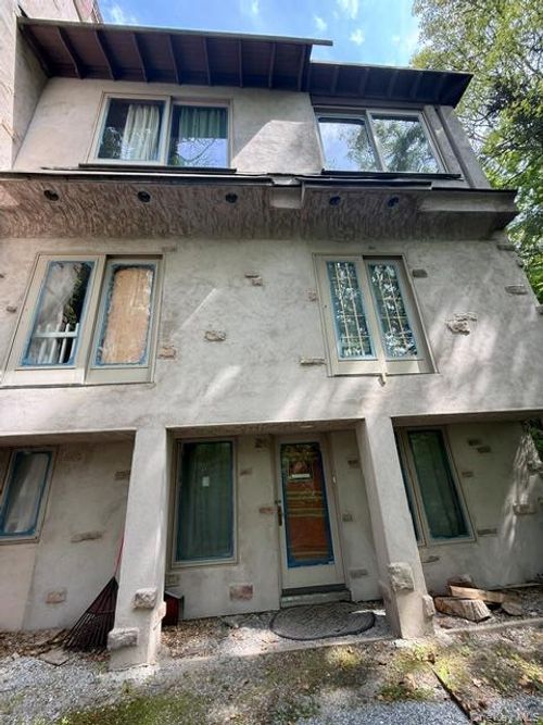 9 Penrose Path, East Northport, NY, 11731-6319 | Card Image
