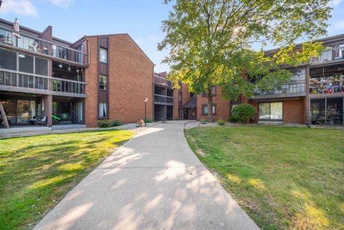 4215 N 100th St, MILWAUKEE, WI, 53222-1336 | Card Image