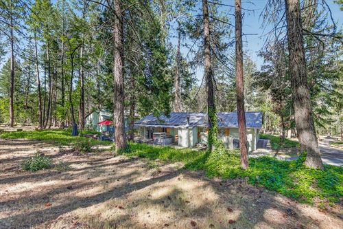 981 Upper Applegate Rd, Jacksonville, OR, 97530-9174 | Card Image