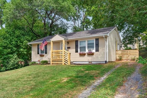 423 N Market St, STAUNTON, VA, 24401-3635 | Card Image