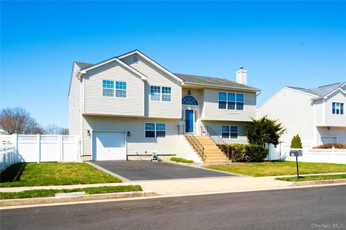 17 Clifton St, Farmingdale, NY, 11735-5500 | Card Image