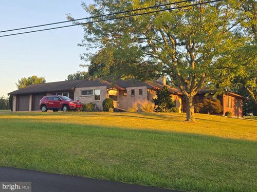 6352 Penn National Dr, FAYETTEVILLE, PA, 17222-9658 | Card Image