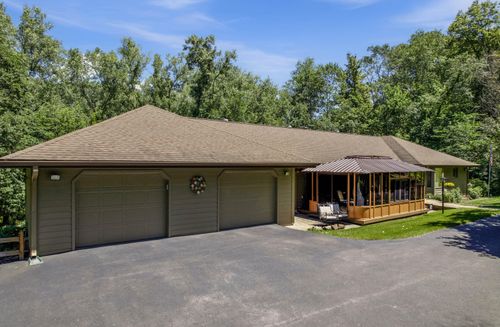 47060 Queens Cove Cir, La Crescent, MN, 55947-4234 | Card Image