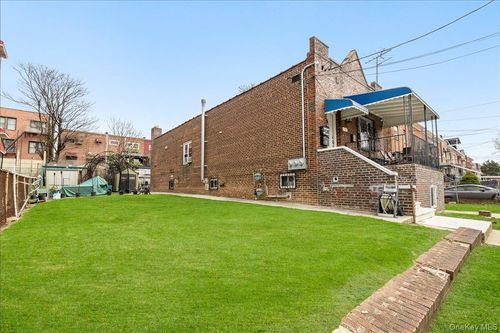 1-1021 E 213th St, Bronx, NY, 10469-1302 | Card Image