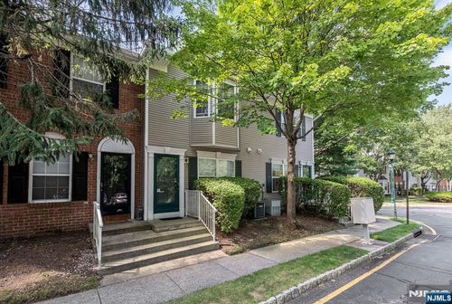 2120 Gunston Ct, Mahwah, NJ, 07430-3811 | Card Image