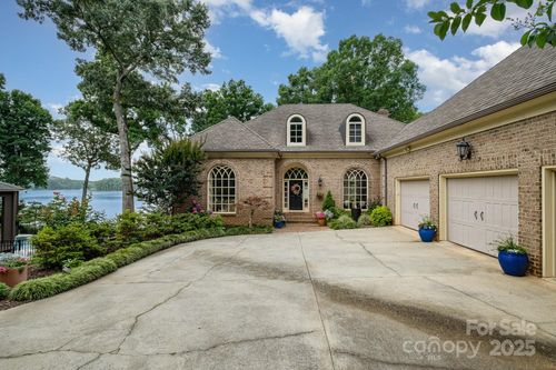 16133 N Point Rd, Huntersville, NC, 28078-9395 | Card Image