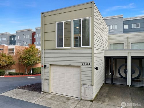 2434 Yakima Ct, Tacoma, WA, 98405-3886 | Card Image