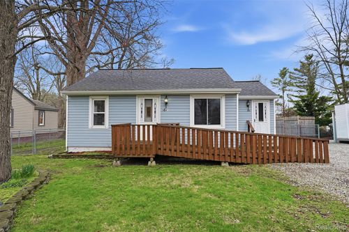 1028 Carlton Dr, Milan, MI, 48160-9702 | Card Image