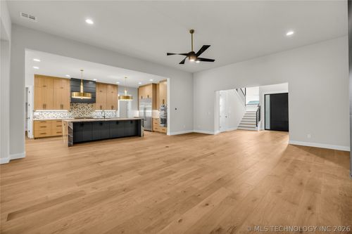 6037 E 119th Pl, Tulsa, OK, 74137-8312 | Card Image