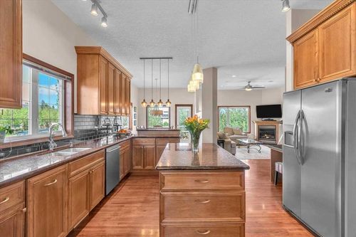 147 Springmere Place, Chestermere, AB, T1X1J2 | Card Image