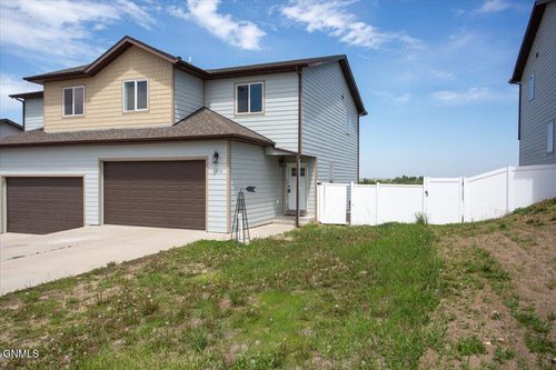 13713 Kristina St, Williston, ND, 58801-5199 | Card Image
