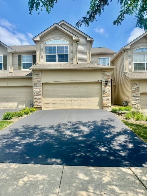 1676 Fredericksburg Ln, Aurora, IL, 60503-3674 | Card Image