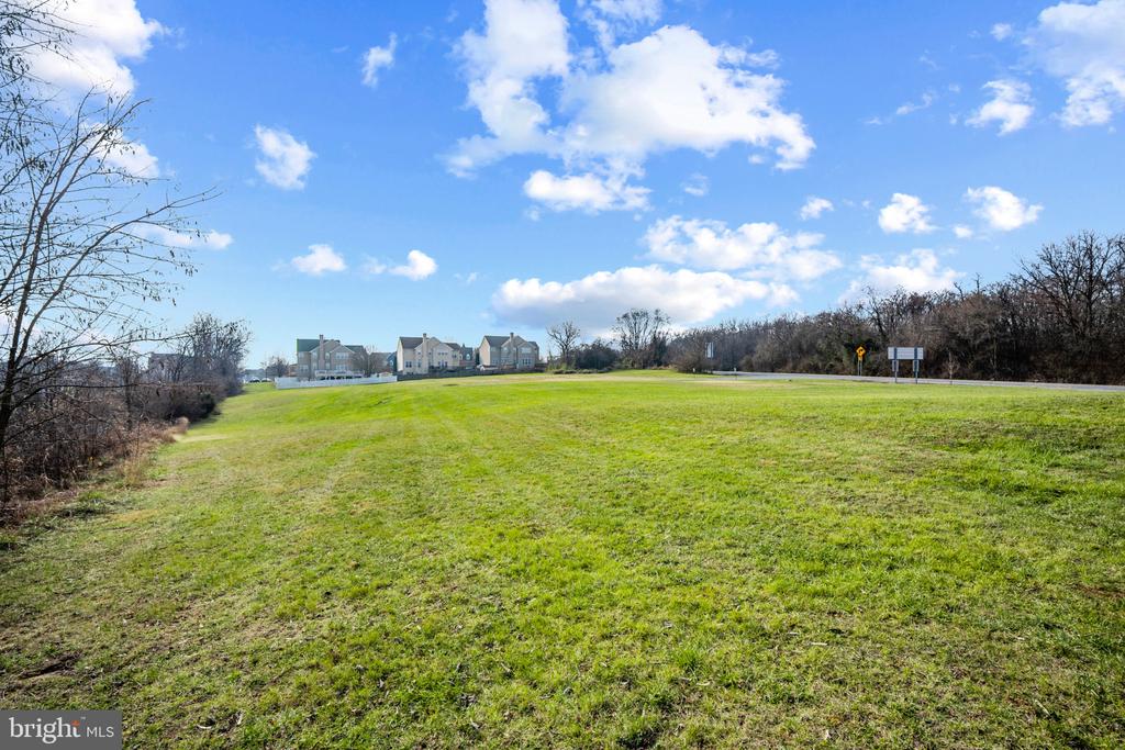 Land in CHARLES TOWN 3