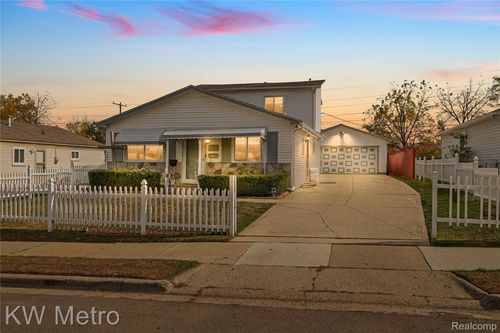 808 Kettering Ave, Pontiac, MI, 48340-3251 | Card Image