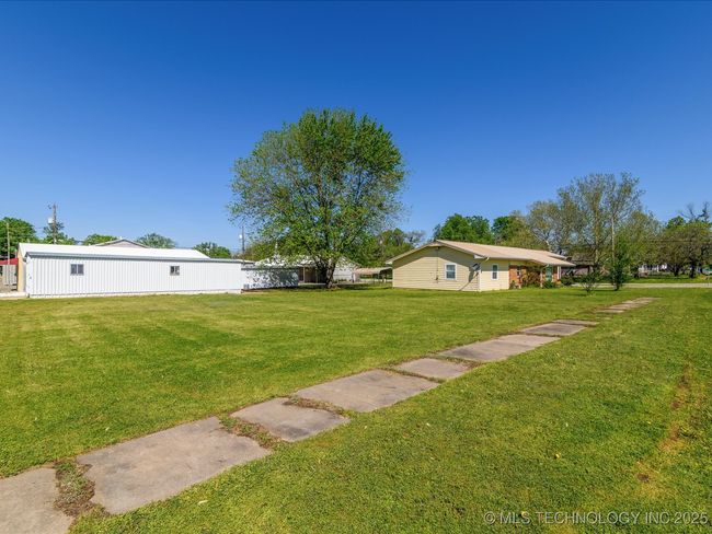 109 N Gertrude St, House other with 3 bedrooms, 2 bathrooms and null parking in Copan OK | Image 5