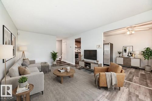 18-18305 89 Ave Nw, Edmonton, AB, T5T1X2 | Card Image