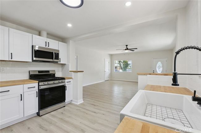 2422 E 116 Th Pl, House other with 3 bedrooms, 1 bathrooms and 2 parking in Los Angeles CA | Image 6