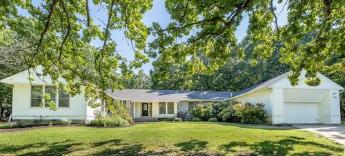 1500 N Canterbury Rd, Fayetteville, AR, 72701-2811 | Card Image