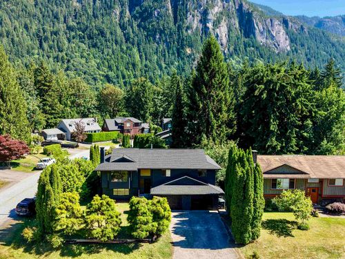 40011 Plateau Dr, Squamish, BC, V8B0W3 | Card Image