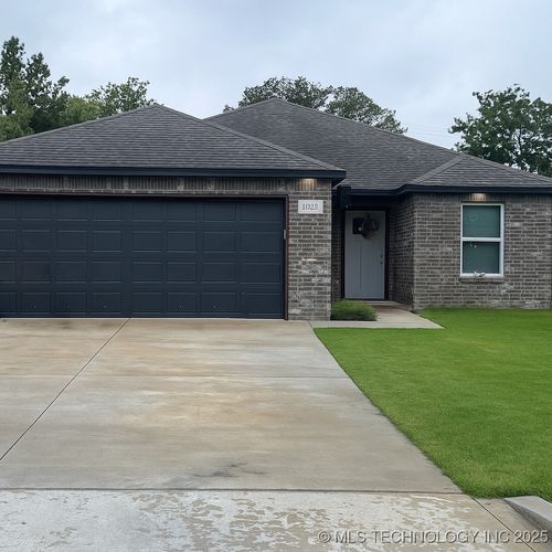 1034 E 26th Pl N, Tulsa, OK, 74106-2502 | Card Image