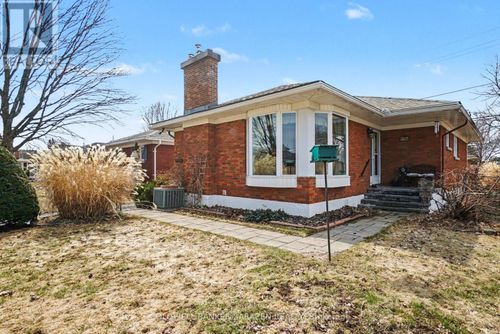 1306 Hanbury St, Ottawa, ON, K2C2M2 | Card Image