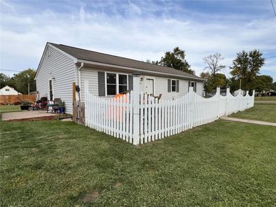 314 S Oak Street, House other with 3 bedrooms, 1 bathrooms and 2 parking in Vandalia MO | Image 1