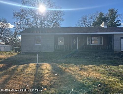 15 Amherst Rd, Red Hook, NY, 12571-1613 | Card Image