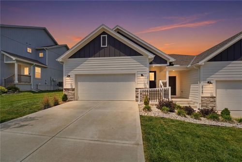 2136 Sw Osage Dr, Lee's Summit, MO, 64082-2201 | Card Image