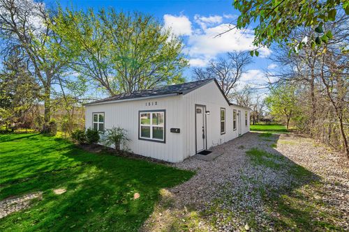 1512 Ne 34th St, Fort Worth, TX, 76106-4529 | Card Image