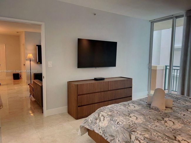 APT-1003 - 17555 Atlantic Blvd, Condo with 2 bedrooms, 2 bathrooms and null parking in Sunny Isles Beach FL | Image 17