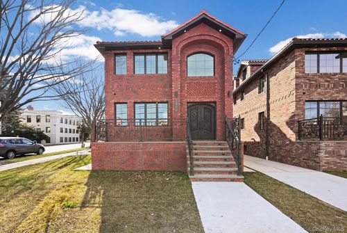 38-40 215th St, Bayside, NY, 11361-2128 | Card Image