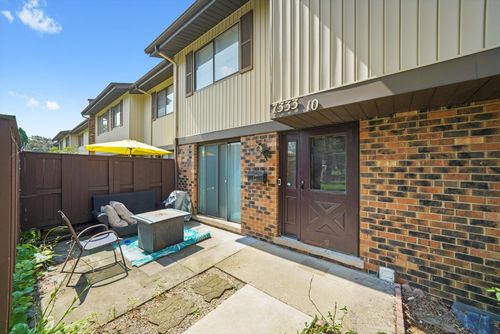 unit-10-7333 Winthrop Way, Downers Grove, IL, 60516-4086 | Card Image