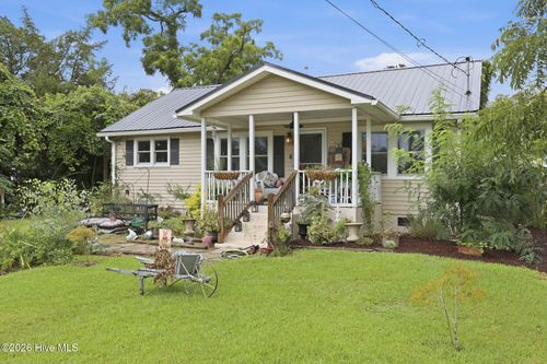 102 Ellington St, New Bern, NC, 28560-2926 | Card Image