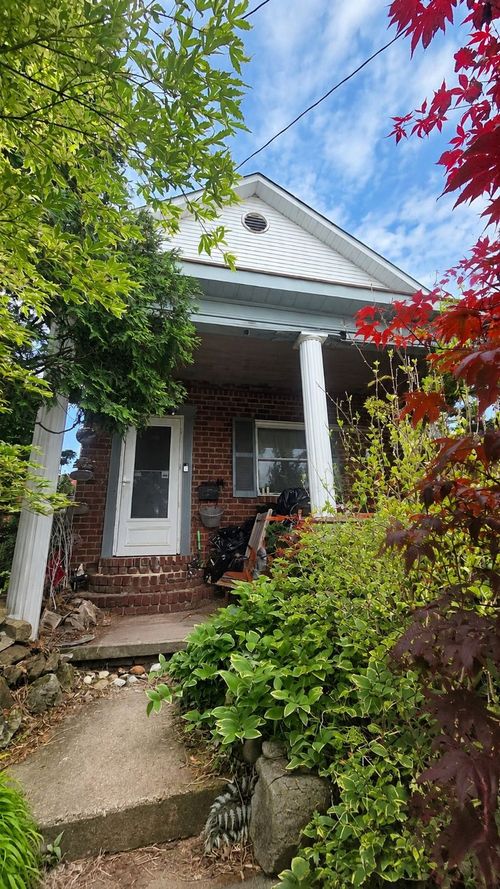 123 Longfellow St, Vandergrift, PA, 15690-1440 | Card Image