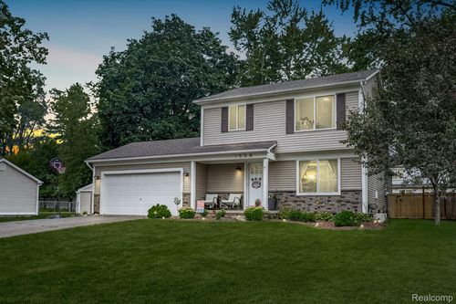 1558 Maddox St, West Bloomfield, MI, 48324-3838 | Card Image