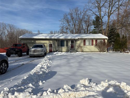 9428 Ute Pointe Dr, Clarkston, MI, 48346-1860 | Card Image