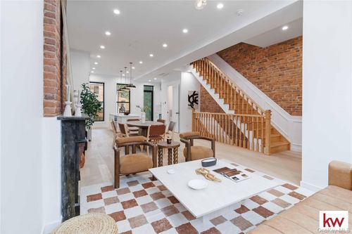 725 Quincy St, Brooklyn, NY, 11221-2801 | Card Image