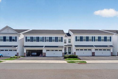 121 Knock Hill Dr, ROYERSFORD, PA, 19468-3493 | Card Image