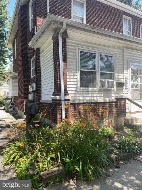 fl-1st-425 7th St, New Cumberland, PA, 17070-2084 | Card Image