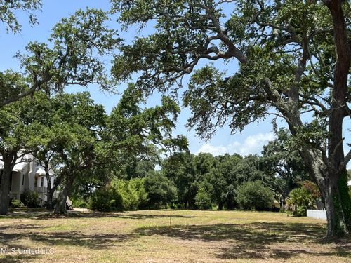 788 W Beach Blvd, Pass Christian, MS, 39571-3537 | Card Image