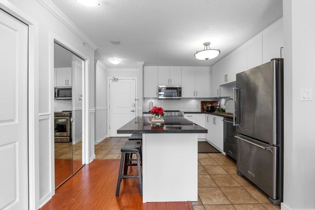 1203 - 2138 Madison Ave, Condo with 2 bedrooms, 2 bathrooms and 2 parking in Burnaby BC | Image 4
