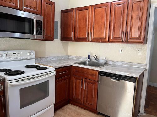 931 Nw 34th Way, Lauderhill, FL, 33311-6549 | Card Image